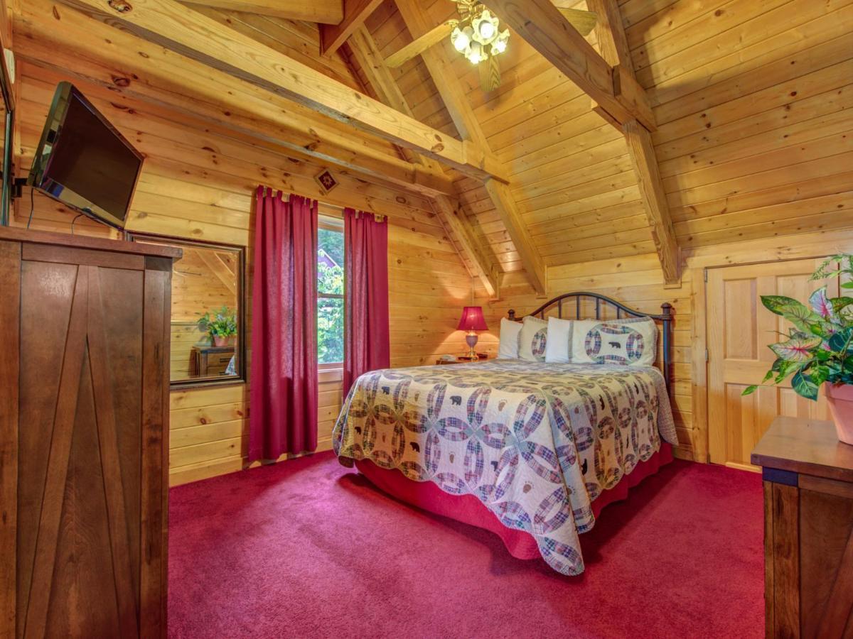 Bear Tracks, 2 Bedrooms, Hot Tub, Fireplace, Wifi, Jetted Tub, Sleeps 6 Гетлинбург Екстериор снимка