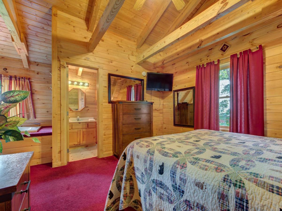 Bear Tracks, 2 Bedrooms, Hot Tub, Fireplace, Wifi, Jetted Tub, Sleeps 6 Гетлинбург Екстериор снимка