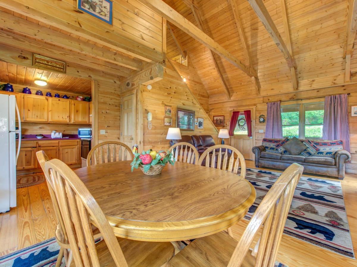 Bear Tracks, 2 Bedrooms, Hot Tub, Fireplace, Wifi, Jetted Tub, Sleeps 6 Гетлинбург Екстериор снимка