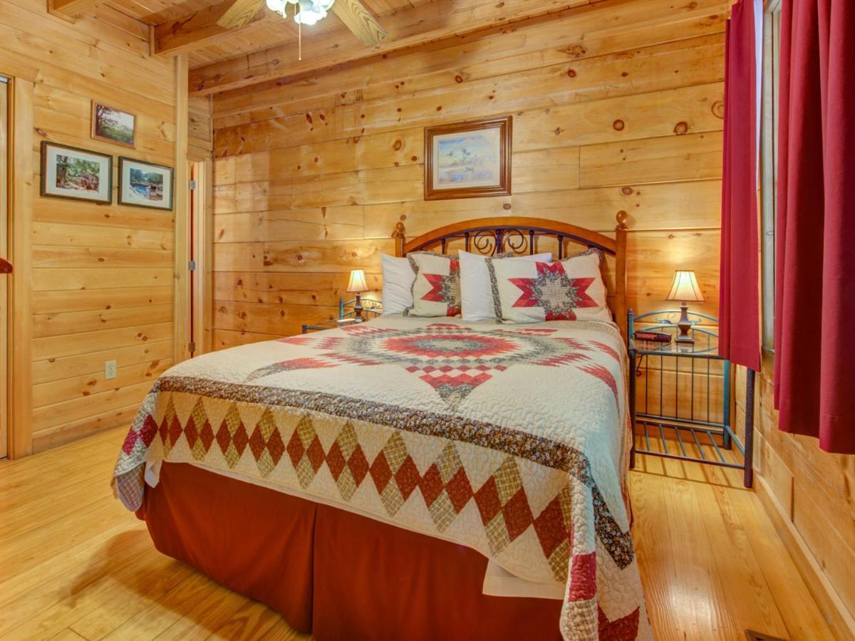 Bear Tracks, 2 Bedrooms, Hot Tub, Fireplace, Wifi, Jetted Tub, Sleeps 6 Гетлинбург Екстериор снимка