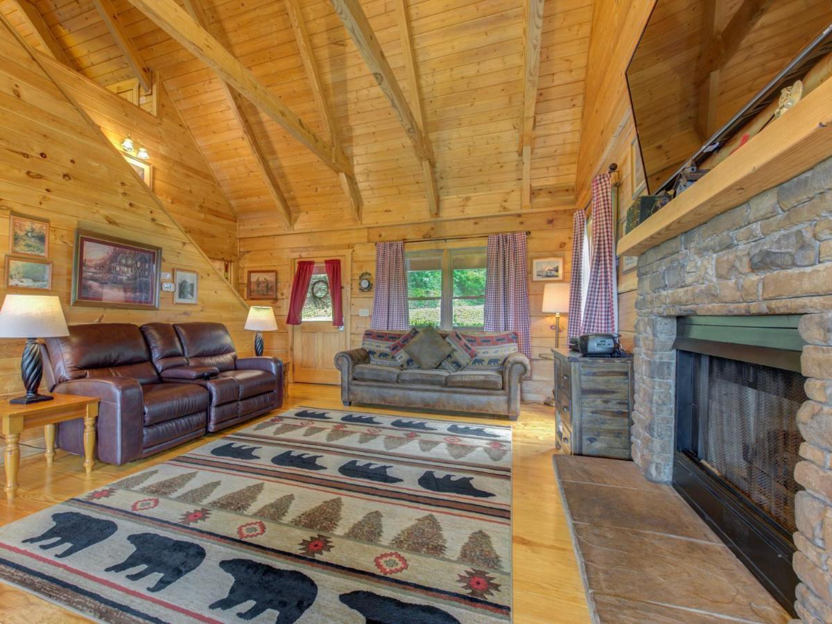 Bear Tracks, 2 Bedrooms, Hot Tub, Fireplace, Wifi, Jetted Tub, Sleeps 6 Гетлинбург Екстериор снимка
