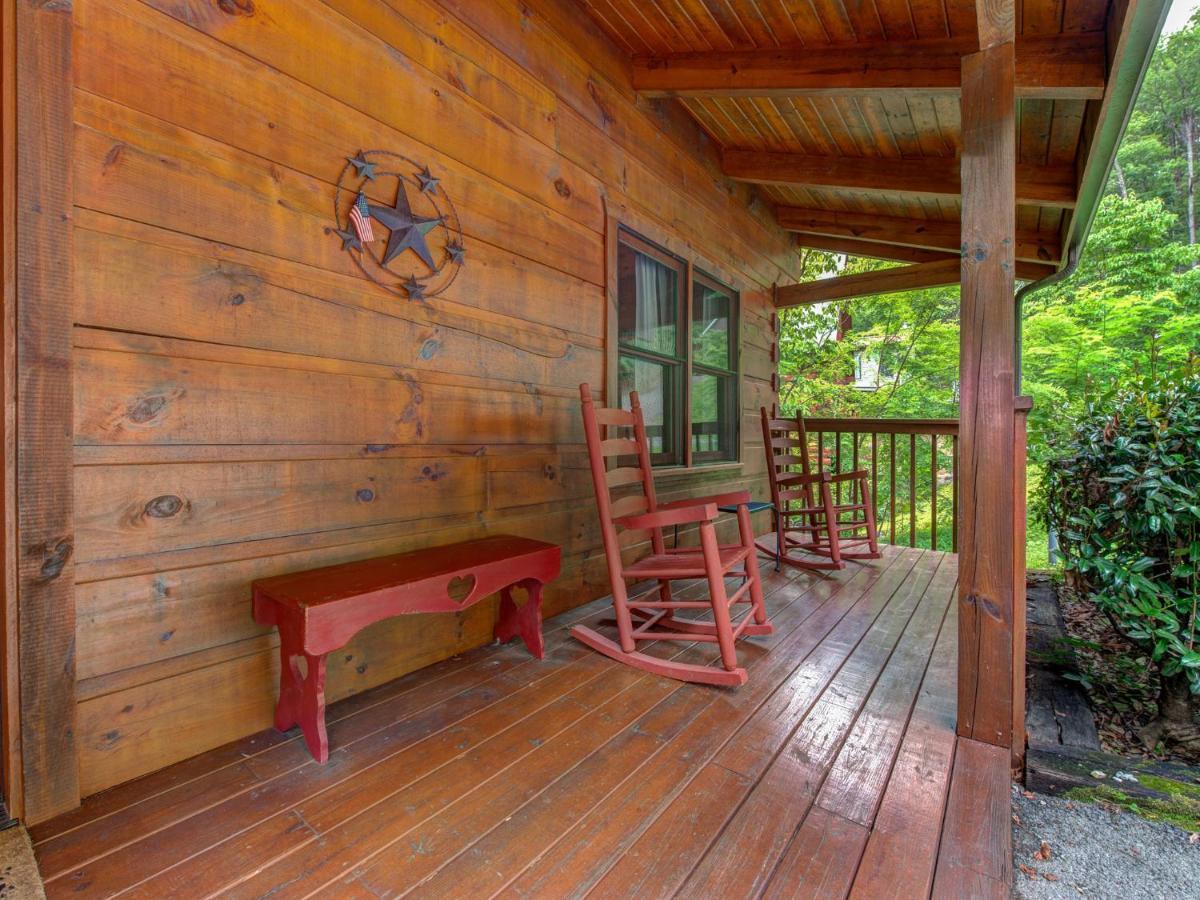 Bear Tracks, 2 Bedrooms, Hot Tub, Fireplace, Wifi, Jetted Tub, Sleeps 6 Гетлинбург Екстериор снимка