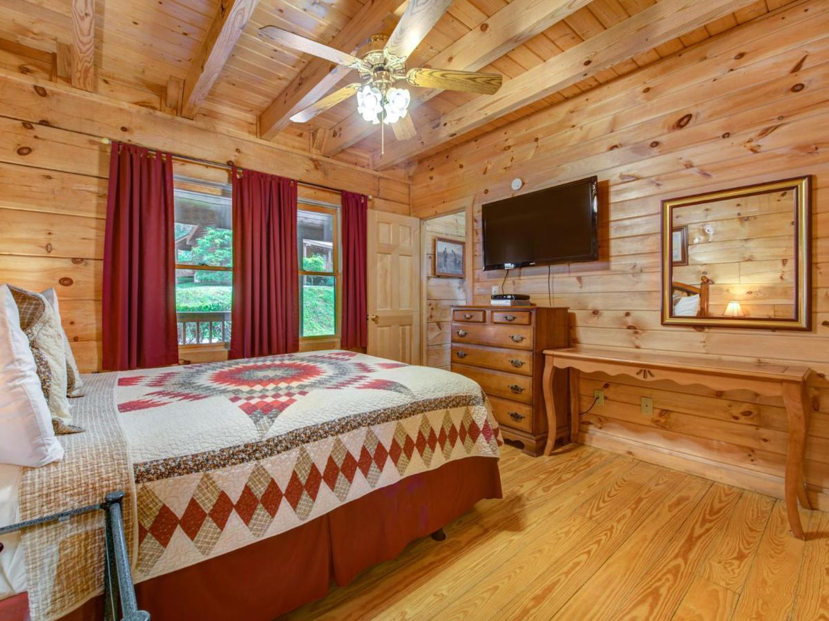 Bear Tracks, 2 Bedrooms, Hot Tub, Fireplace, Wifi, Jetted Tub, Sleeps 6 Гетлинбург Екстериор снимка