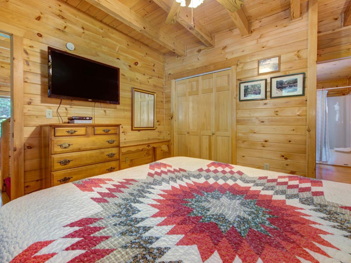 Bear Tracks, 2 Bedrooms, Hot Tub, Fireplace, Wifi, Jetted Tub, Sleeps 6 Гетлинбург Екстериор снимка